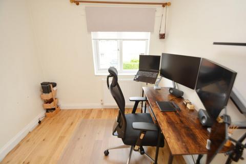 28 Austin Waye, Uxbridge, UB8 2RQ