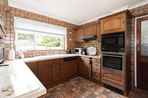 4 Aston Way, Epsom, KT18 5LZ