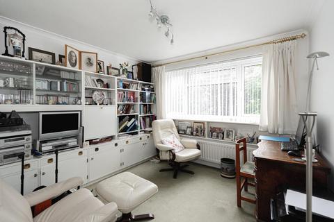 4 Aston Way, Epsom, KT18 5LZ