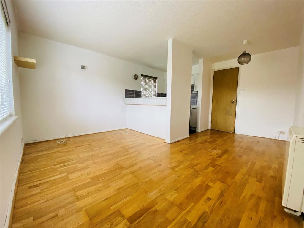 Adams Way, Croydon 1 bed apartment £1,275 pcm (£294 pw)