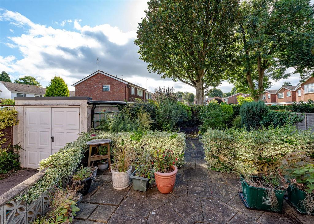 7 Newbridge Gardens, Newbridge, Wolverhampton 4 bed semidetached house for sale £275,000