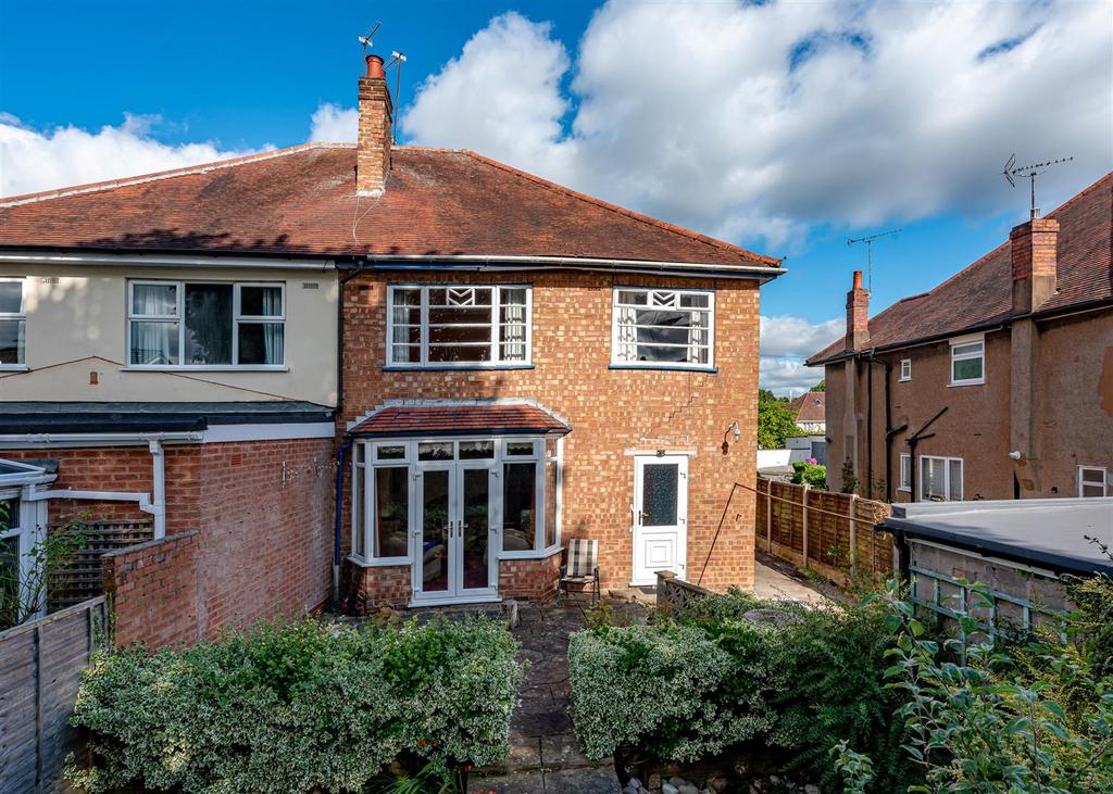 7 Newbridge Gardens, Newbridge, Wolverhampton 4 bed semidetached house