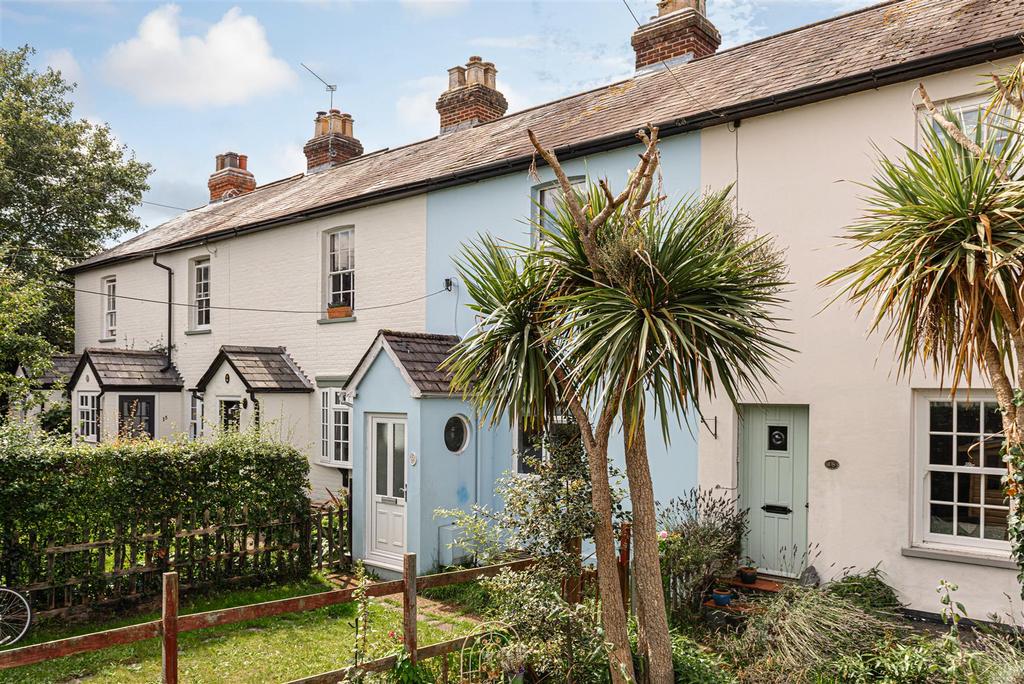 West Street, Dorking ANNEXE TO REAR 3 bed house £1,795 pcm (£414 pw)