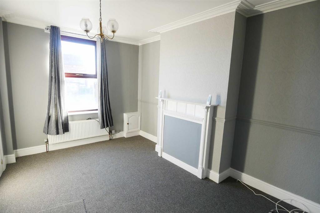 Dewsbury Road, Ossett 3 bed terraced house £675 pcm (£156 pw)