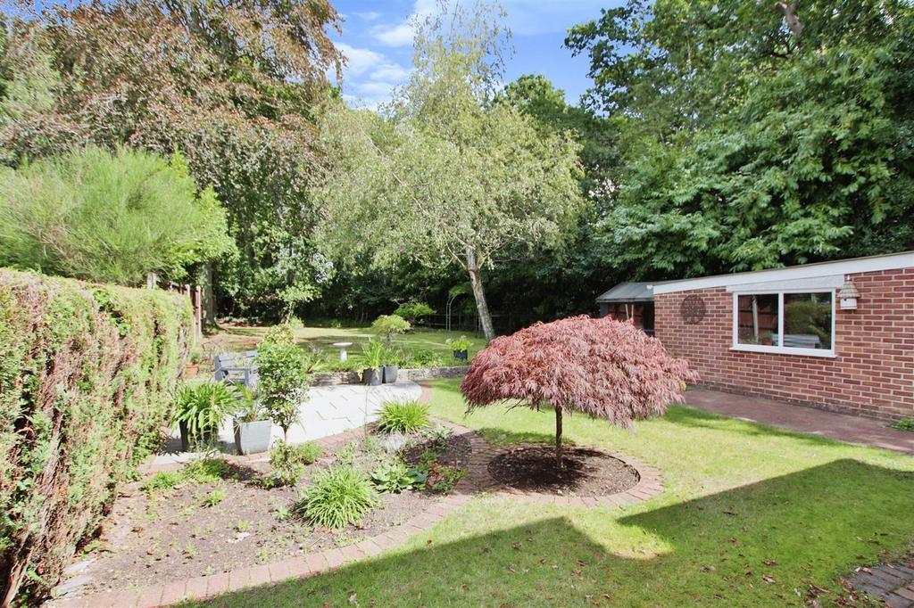 Heath Road, Locks Heath, Southampton 3 bed detached house for sale £