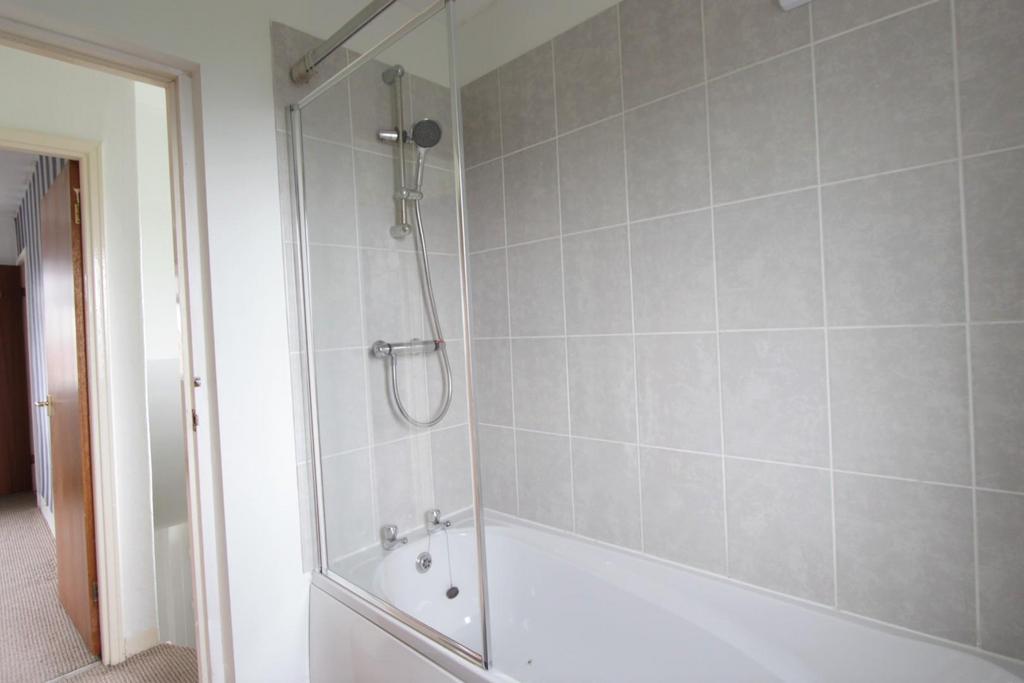 6. bathroom .jpg