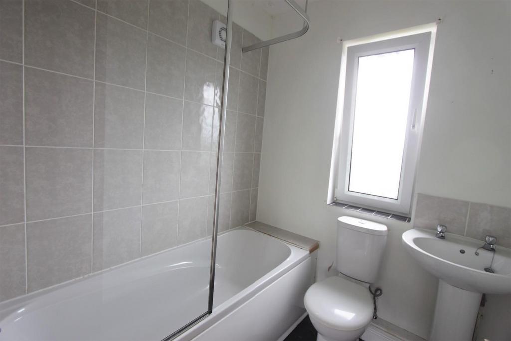 6. bathroom (1).jpg