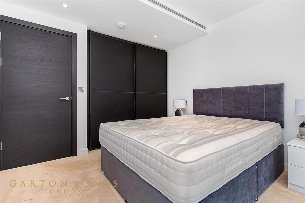 Bed 2.jpg