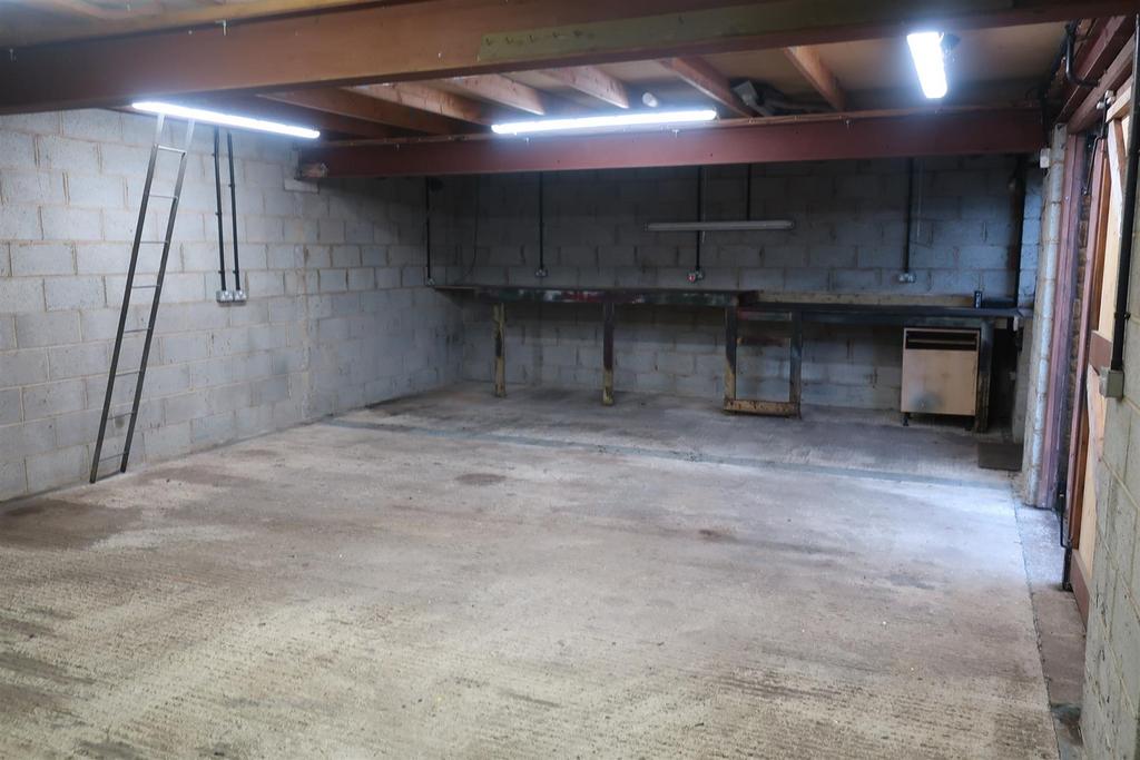 Garage/Workshop