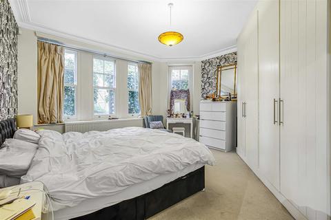 3 bedroom flat to rent, Upper Richmond Road, Putney