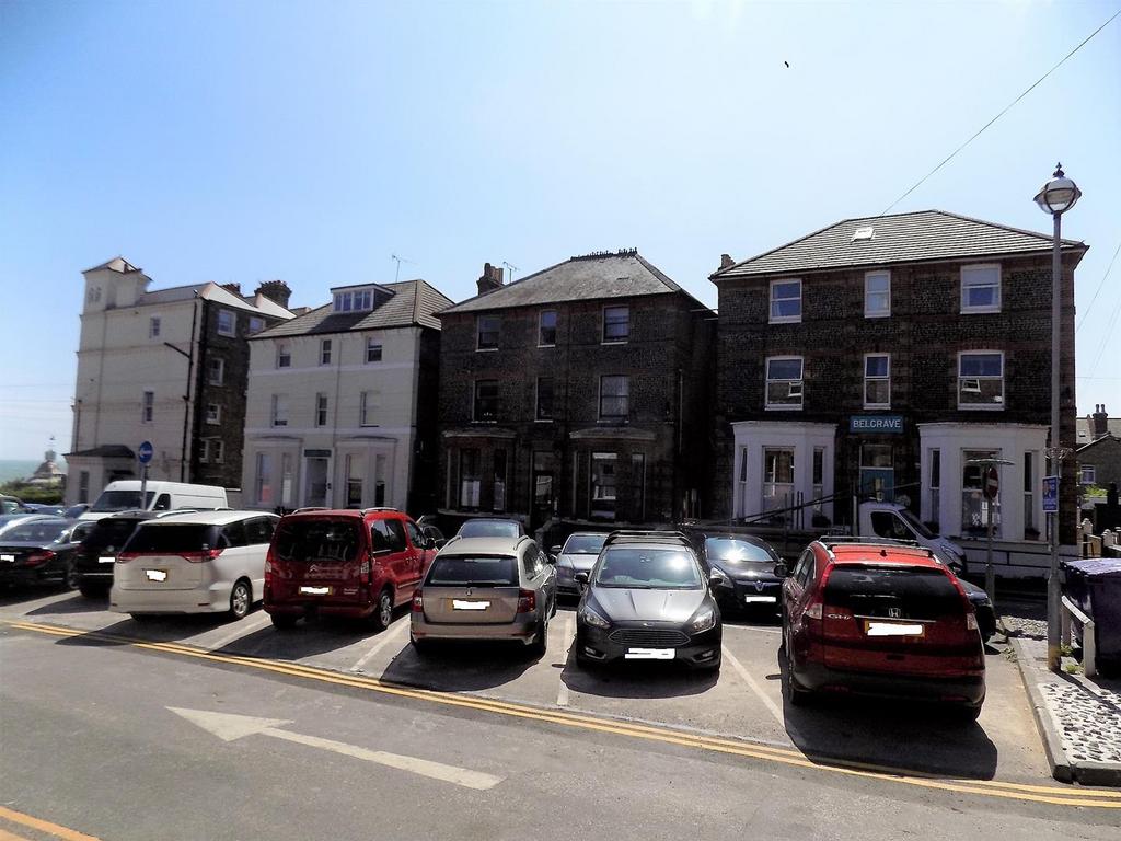 8 Chandos Square, Broadstairs 1 bed flat £700 pcm (£162 pw)