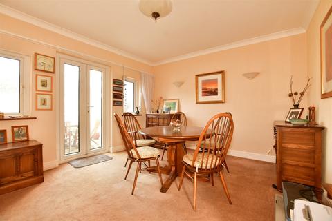 4 Queens Avenue, Birchington, CT7 9QN