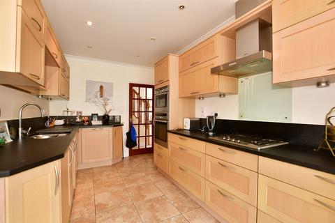 4 Queens Avenue, Birchington, CT7 9QN