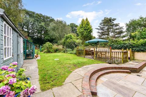 3 bedroom bungalow for sale - London Road, Hill Brow, Liss, West Sussex