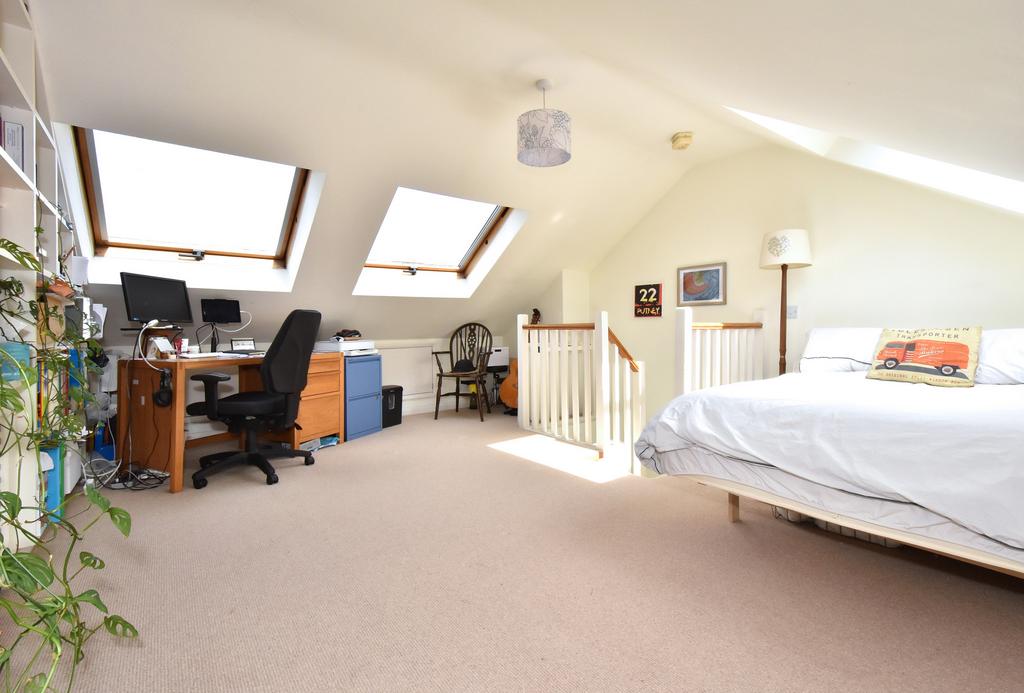 Howard Road, Bromley, BR1 3 bed end of terrace house £625,000