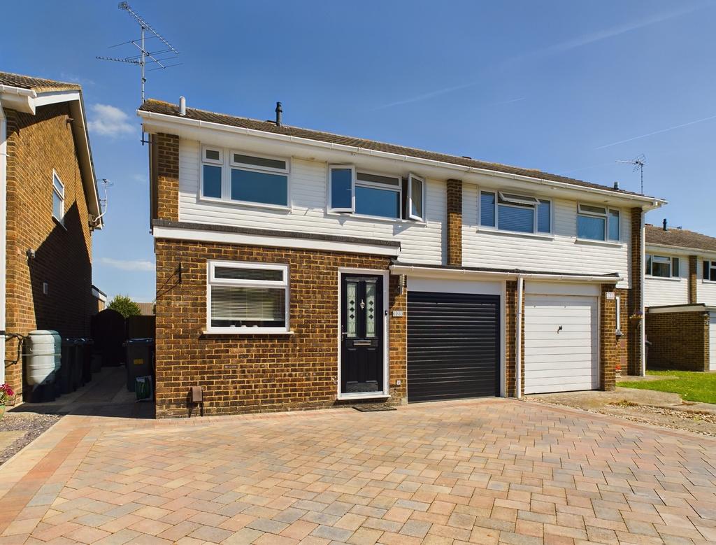 Britten Road, Brighton Hill, Basingstoke, RG22 3 bed semidetached