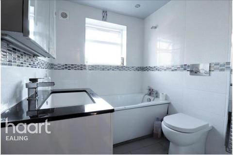 1 bedroom in a house share to rent, Runnymede Gardens, Greenford UB6