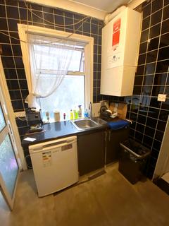 3 bedroom terraced house to rent - Henley Road, Ilford IG1