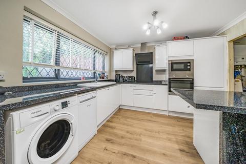 29 Littlestone Close, Beckenham, BR3 1UE