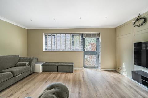 29 Littlestone Close, Beckenham, BR3 1UE