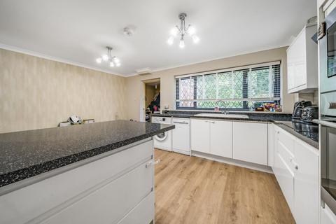 29 Littlestone Close, Beckenham, BR3 1UE