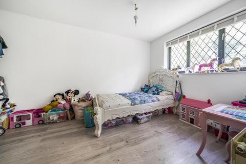 29 Littlestone Close, Beckenham, BR3 1UE