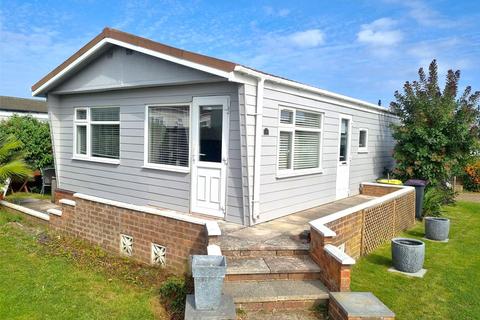 2 bedroom retirement property for sale, Main Road, Tower Park, Hullbridge, Essex, SS5