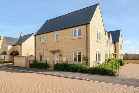 3 bedroom end of terrace house for sale, Old Railway Close, Lechlade, Gloucestershire, GL7