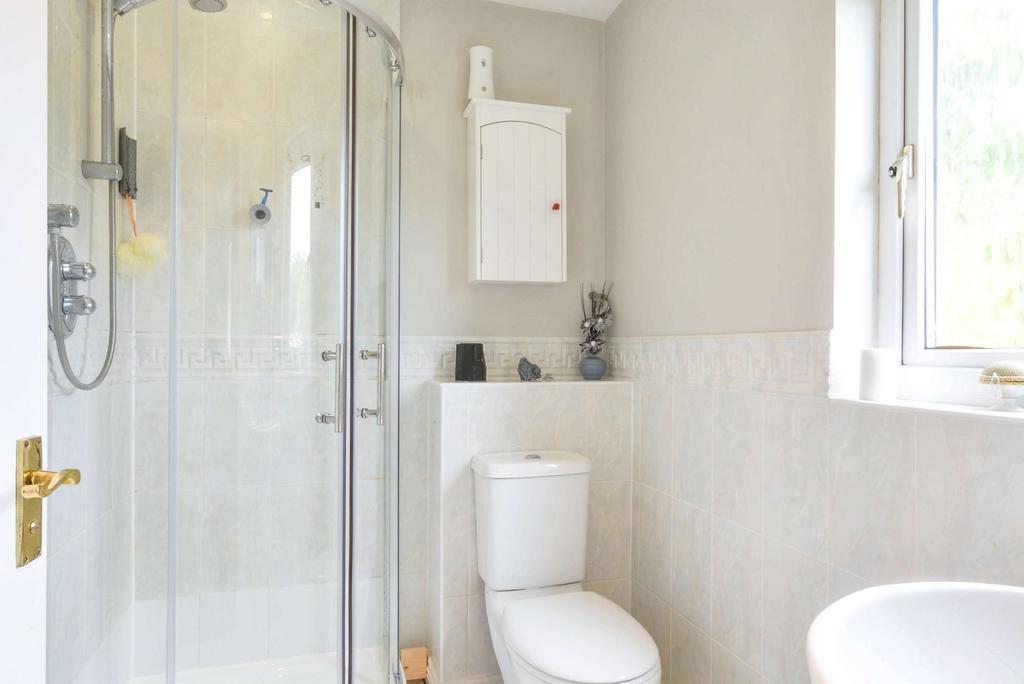 Ensuite to Bed 1