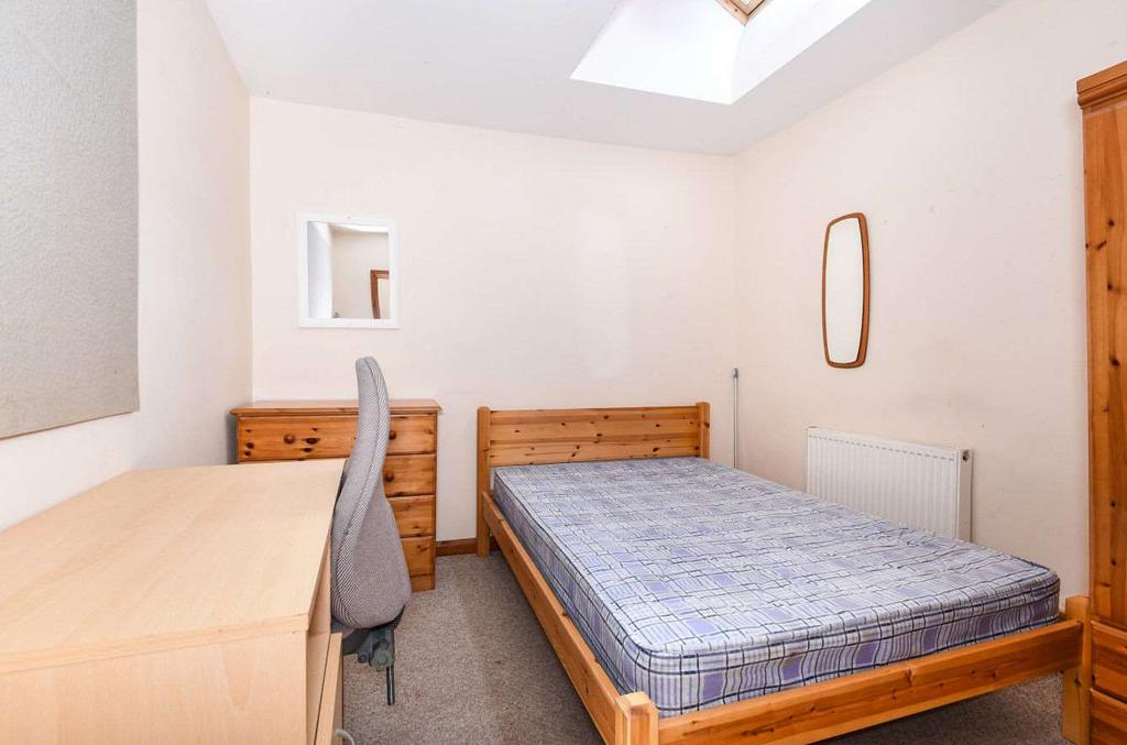 Bedroom 4 (Double)