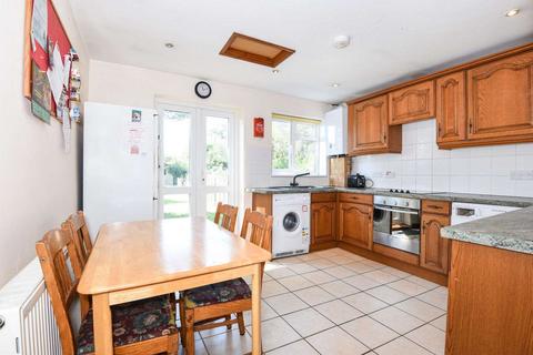 120 Avenue Road, Southampton, SO14 6BB