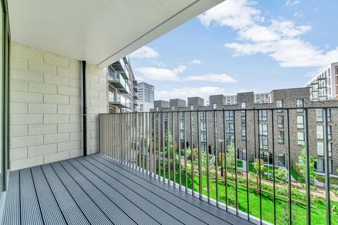 2 bedroom apartment to rent, Commodore House, Royal Wharf, London, E16