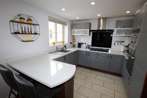 8, Keresforth House Dark Lane, Barnsley, S70 6RZ