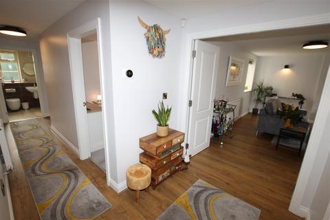 8, Keresforth House Dark Lane, Barnsley, S70 6RZ