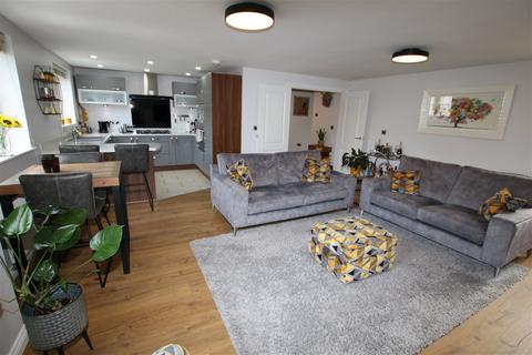 8, Keresforth House Dark Lane, Barnsley, S70 6RZ