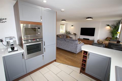 8, Keresforth House Dark Lane, Barnsley, S70 6RZ