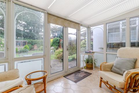 1 Ravens Close, Enfield, EN1 3UR