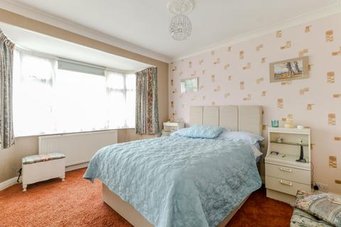 1 Ravens Close, Enfield, EN1 3UR