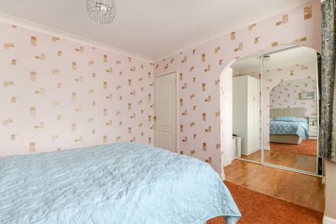 1 Ravens Close, Enfield, EN1 3UR