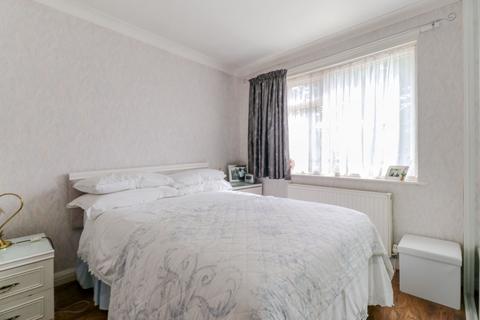 1 Ravens Close, Enfield, EN1 3UR