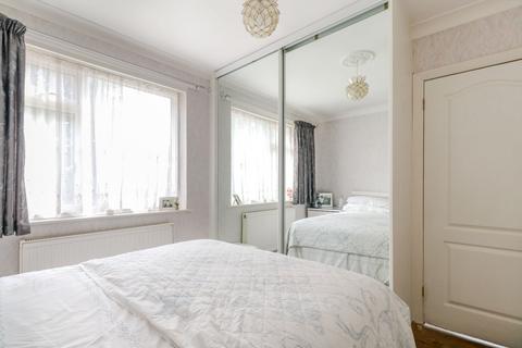 1 Ravens Close, Enfield, EN1 3UR