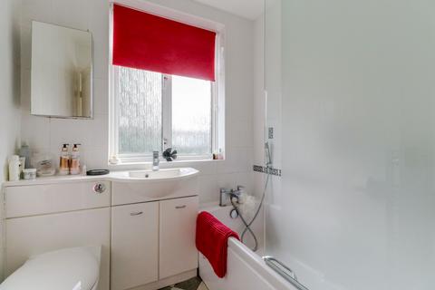 1 Ravens Close, Enfield, EN1 3UR