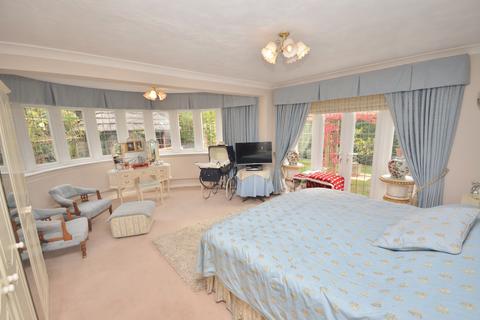 3 bedroom bungalow for sale, Swingate Road, Farnham, Surrey, GU9