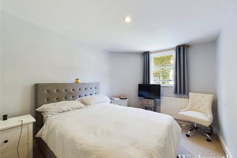 2 bedroom apartment to rent, Mount Park Crescent, London, W5
