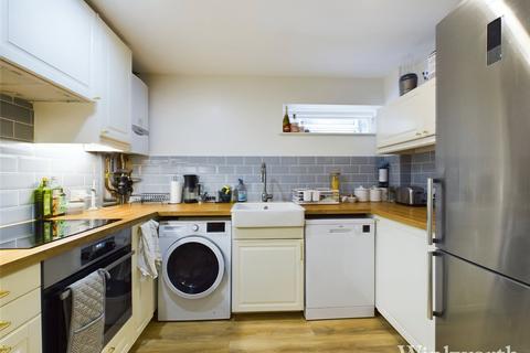 2 bedroom apartment to rent, Mount Park Crescent, London, W5