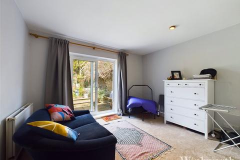 2 bedroom apartment to rent, Mount Park Crescent, London, W5