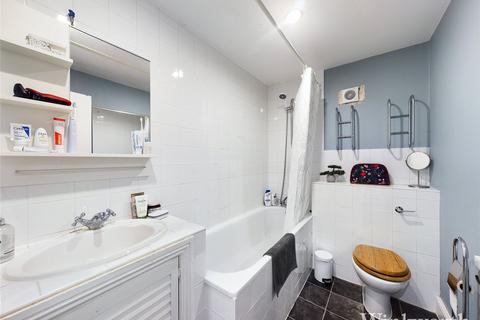 2 bedroom apartment to rent, Mount Park Crescent, London, W5