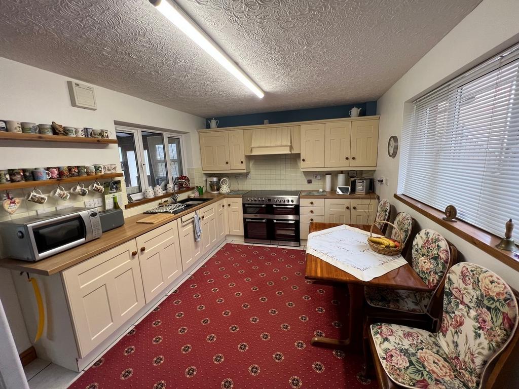 Marjorie Street Trealaw Tonypandy 3 bed detached bungalow for sale