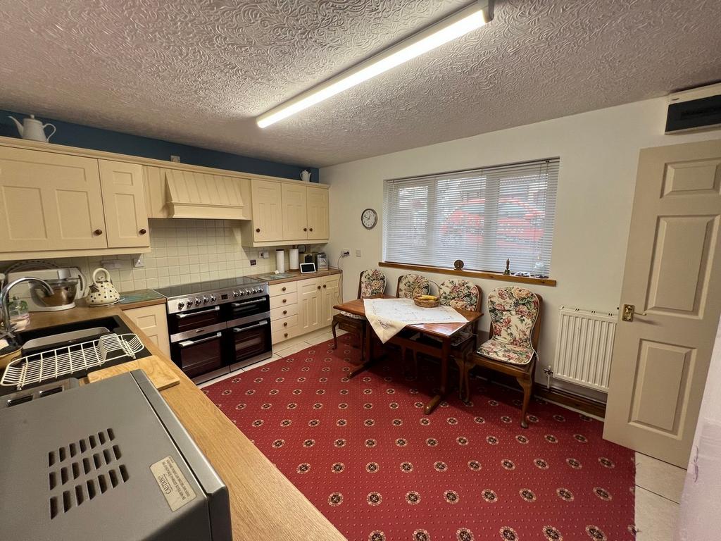 Marjorie Street Trealaw Tonypandy 3 bed detached bungalow for sale