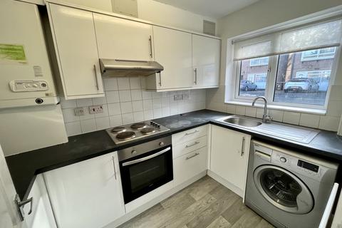 2 bedroom terraced house to rent, 21 Ferngill Close The Meadows, Nottingham